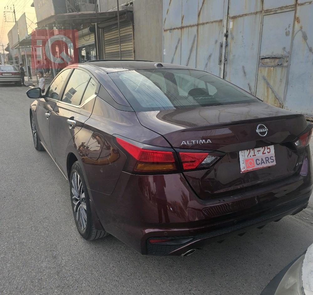 نيسان ألتيما